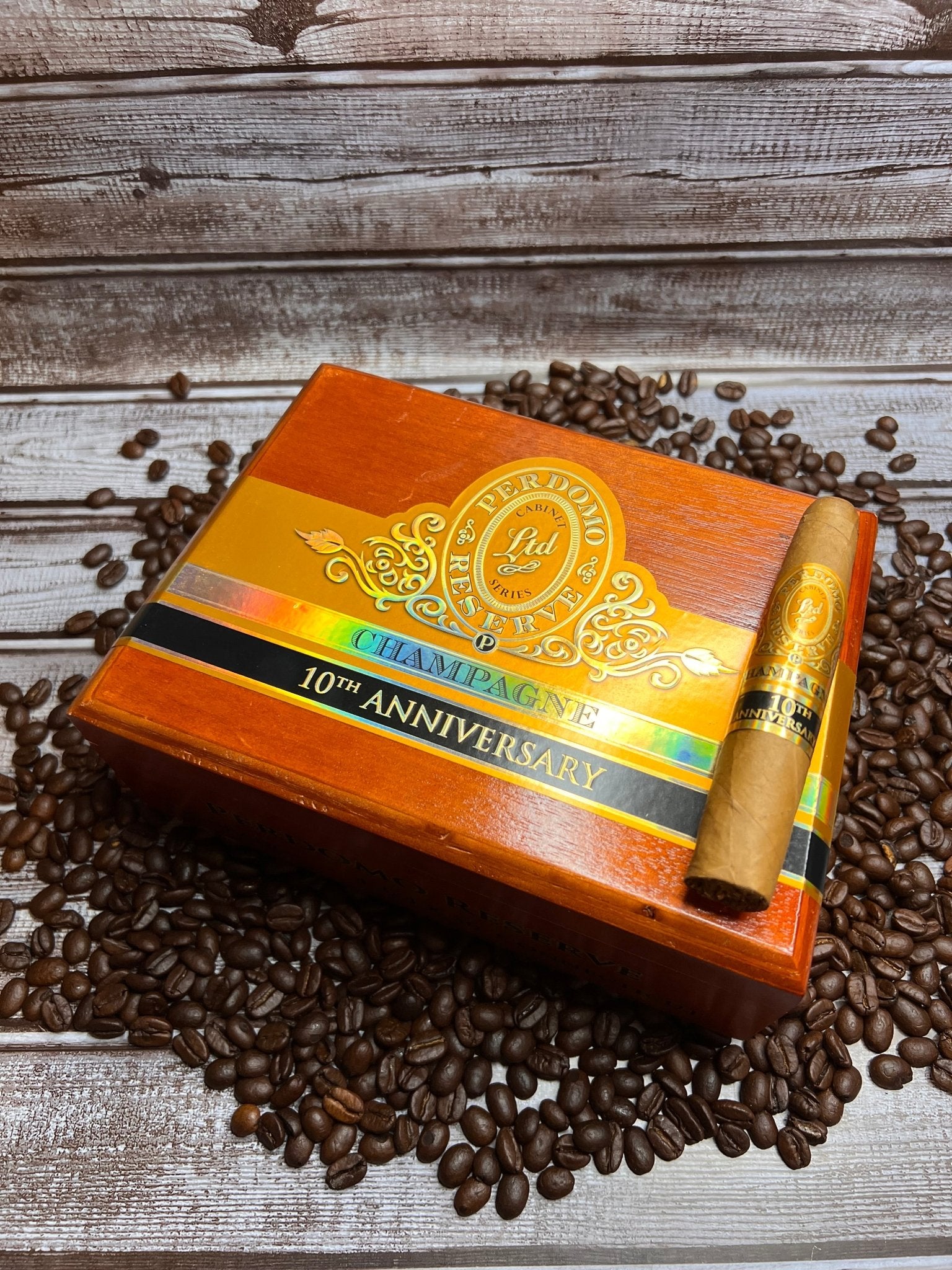 Perdomo 10th Anniversary Champagne Figurado - Cigar 30