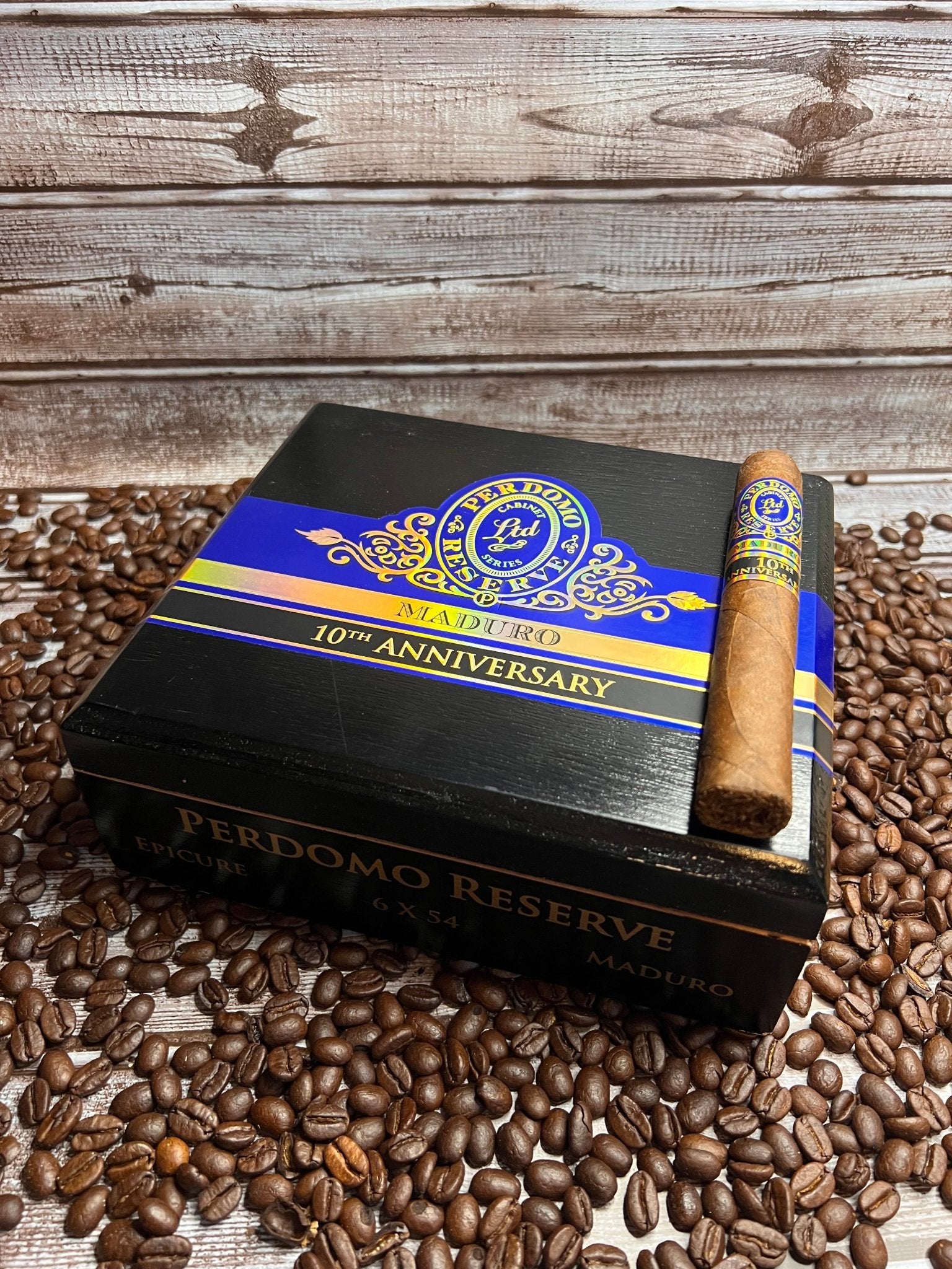 Perdomo 10th Anniversary Maduro Epicure - Cigar 30