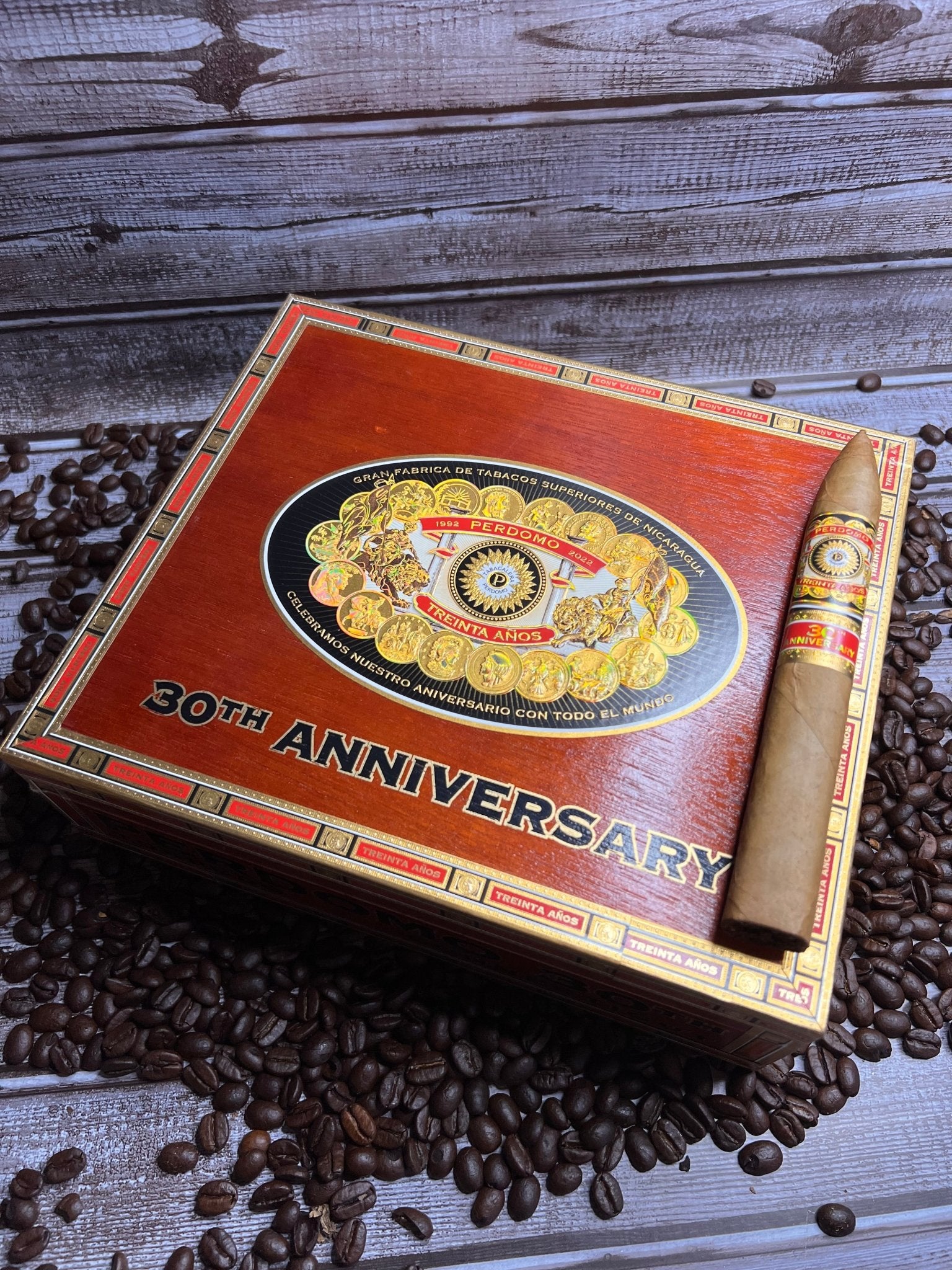 Perdomo 30th Anniversary Connecticut Torpedo - Cigar 30