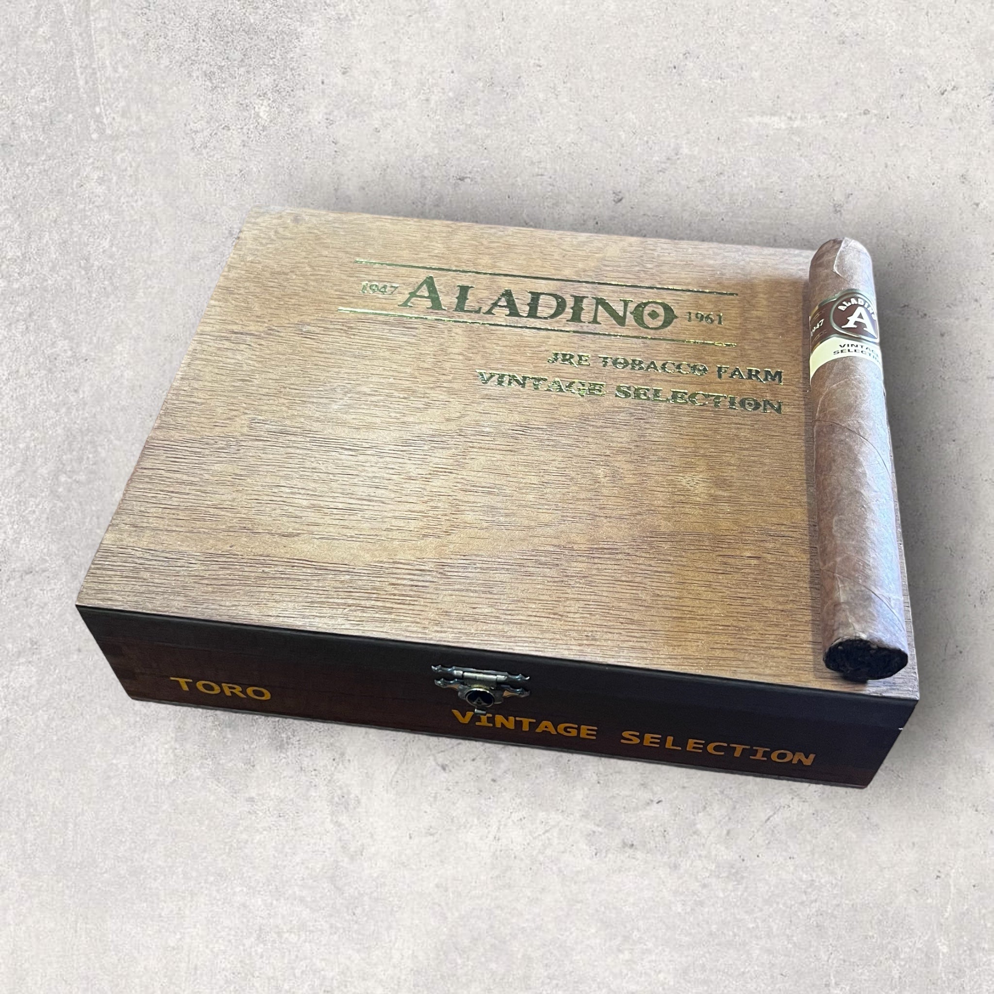 Aladino Habano Vintage Selection Toro - Cigar 30