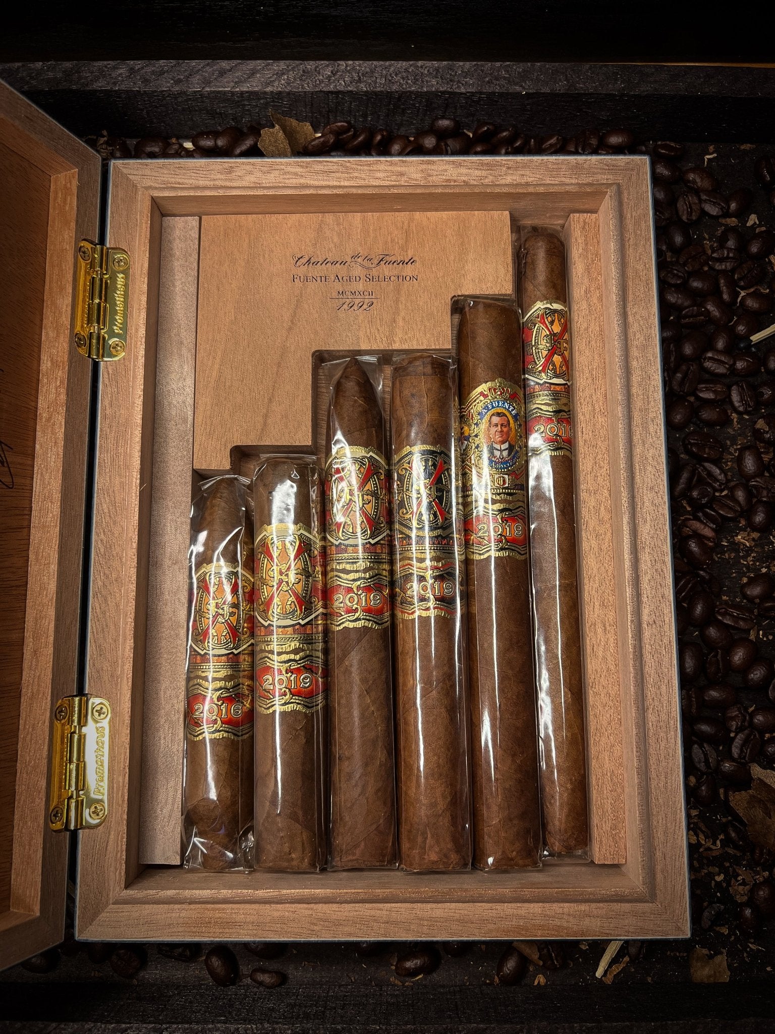 Arturo Fuente Opus 6 Sampler Blue Travel Humidor - Cigar 30