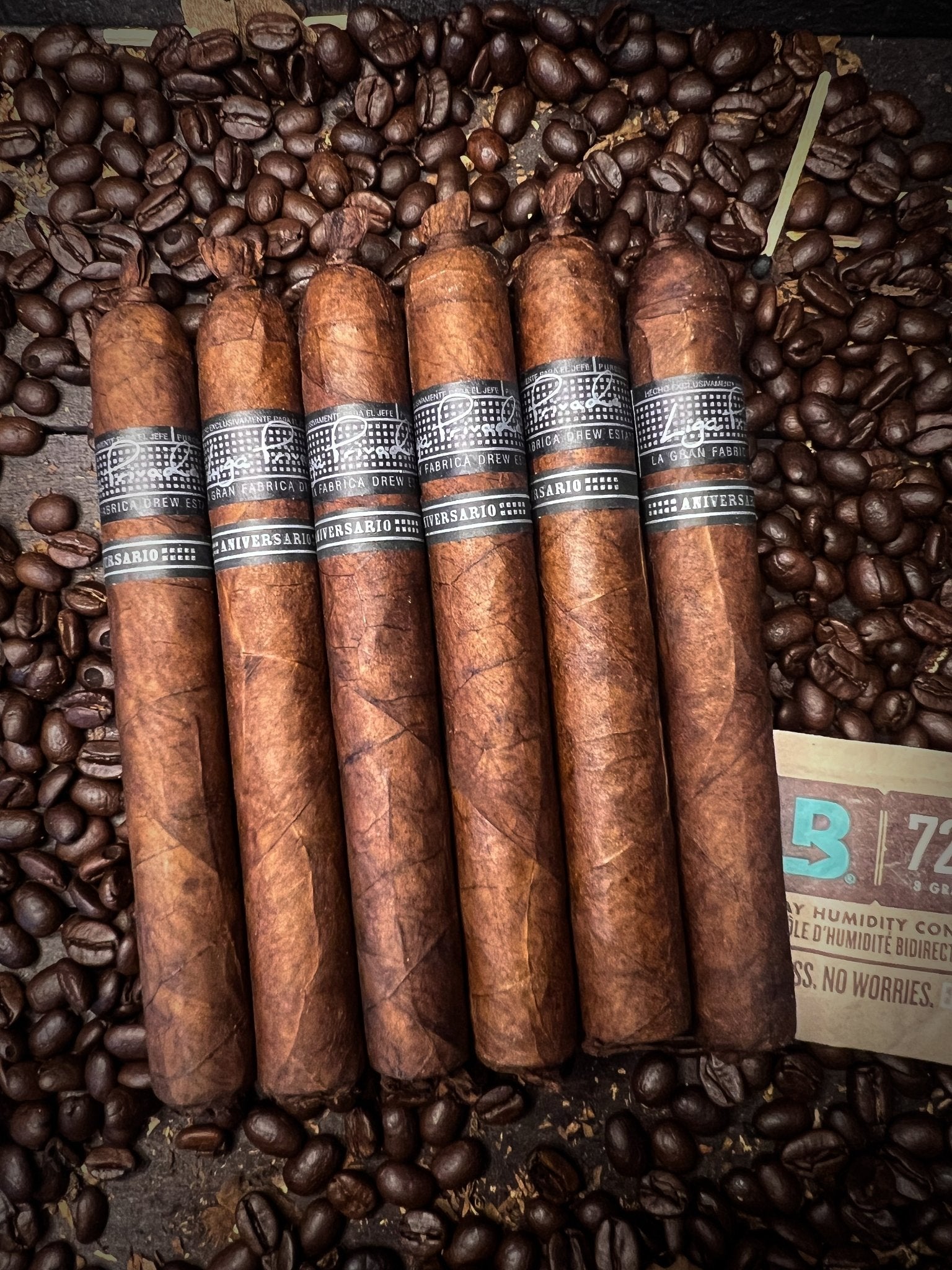 Liga Privada Anniversario 10 Toro Buy 5 Get 1 Free Sampler - Cigar 30