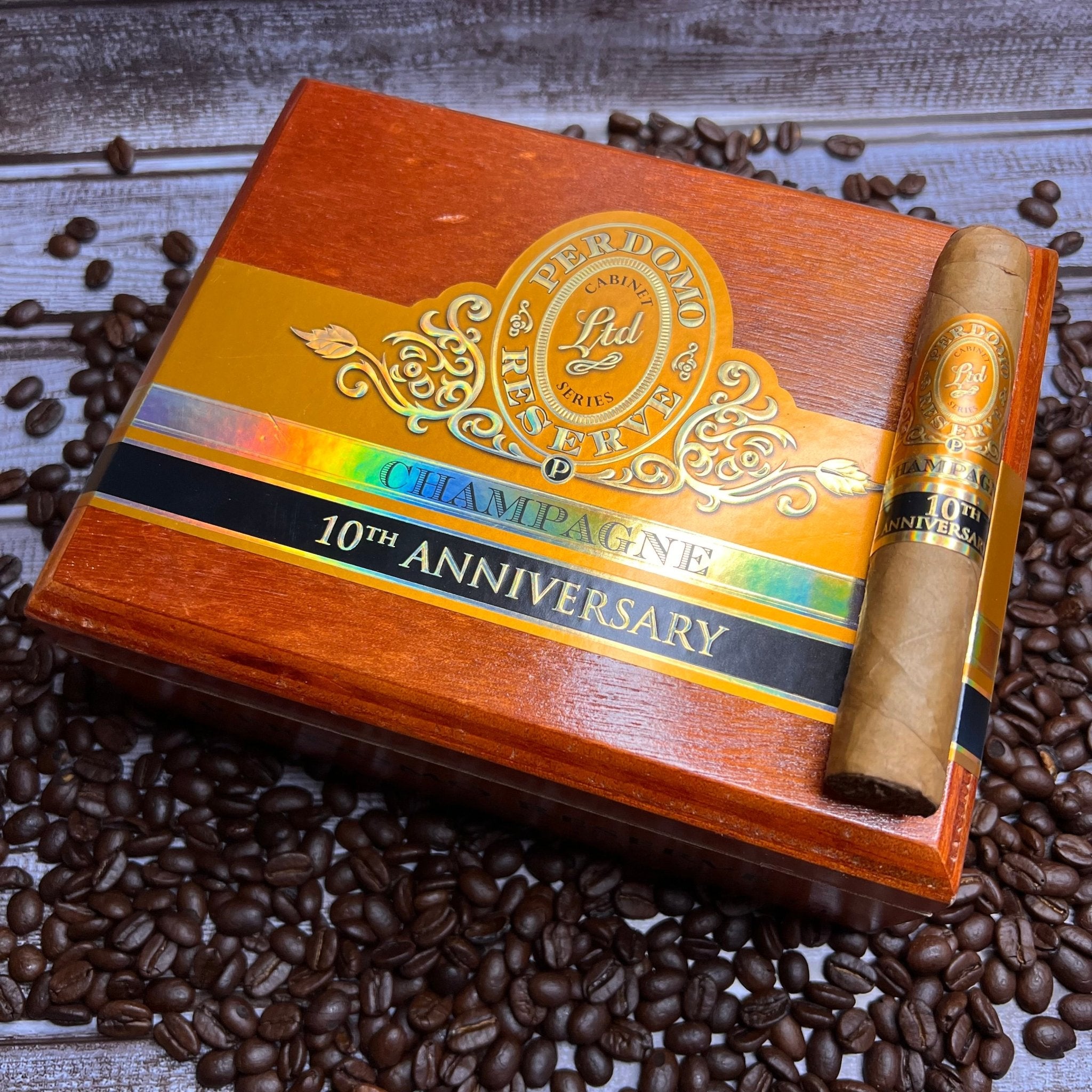 Perdomo 10th Anniversary Champagne Robusto - Cigar 30