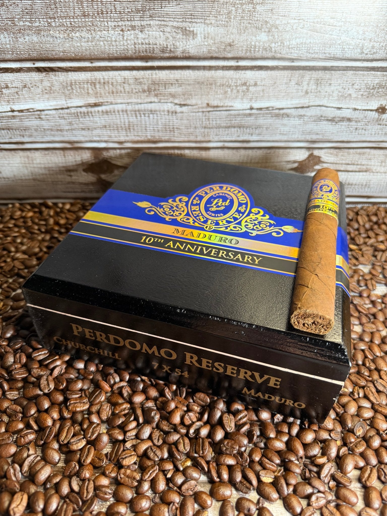 Perdomo 10th Anniversary Maduro Churchill - Cigar 30