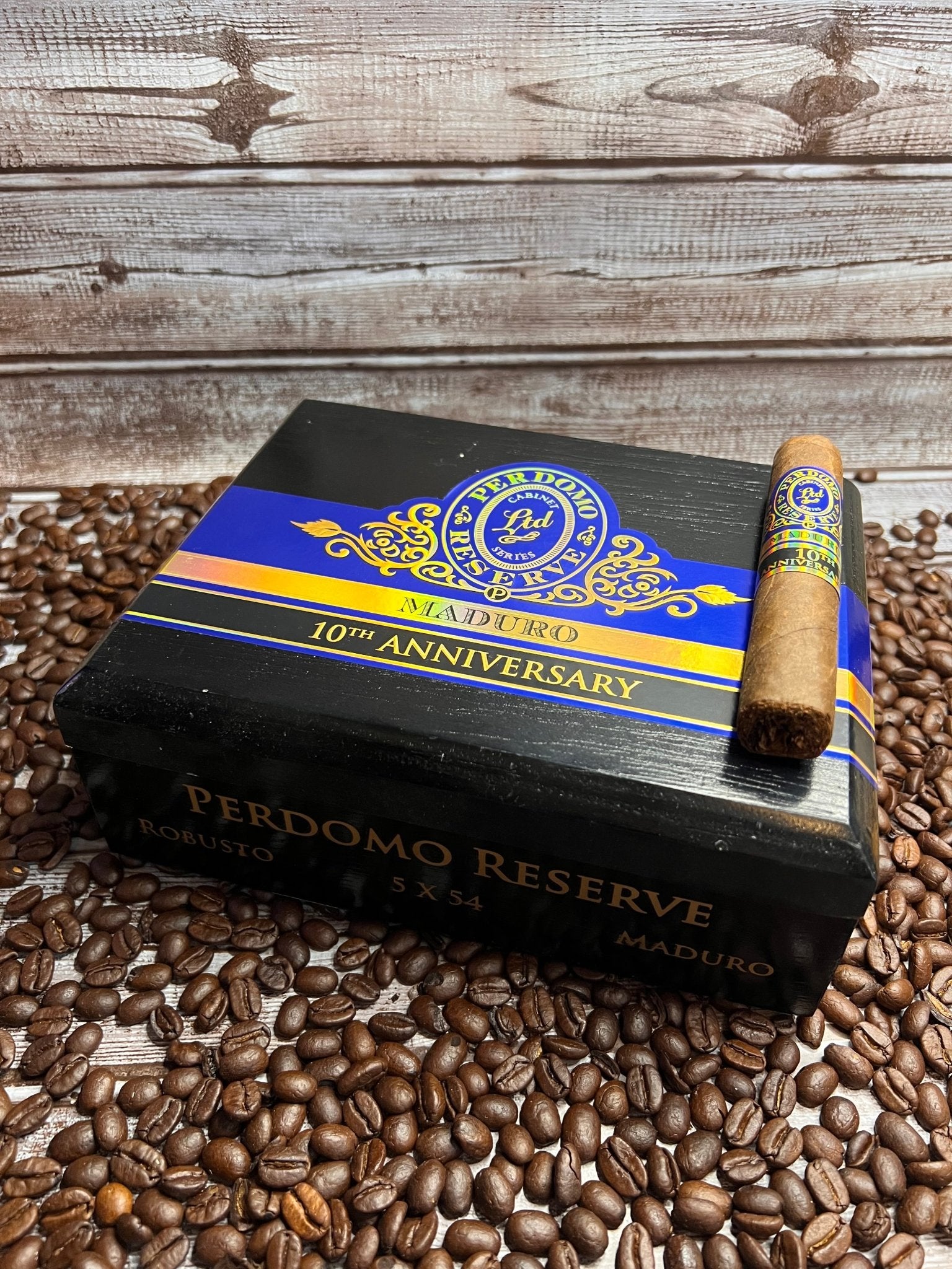 Perdomo 10th Anniversary Maduro Robusto - Cigar 30