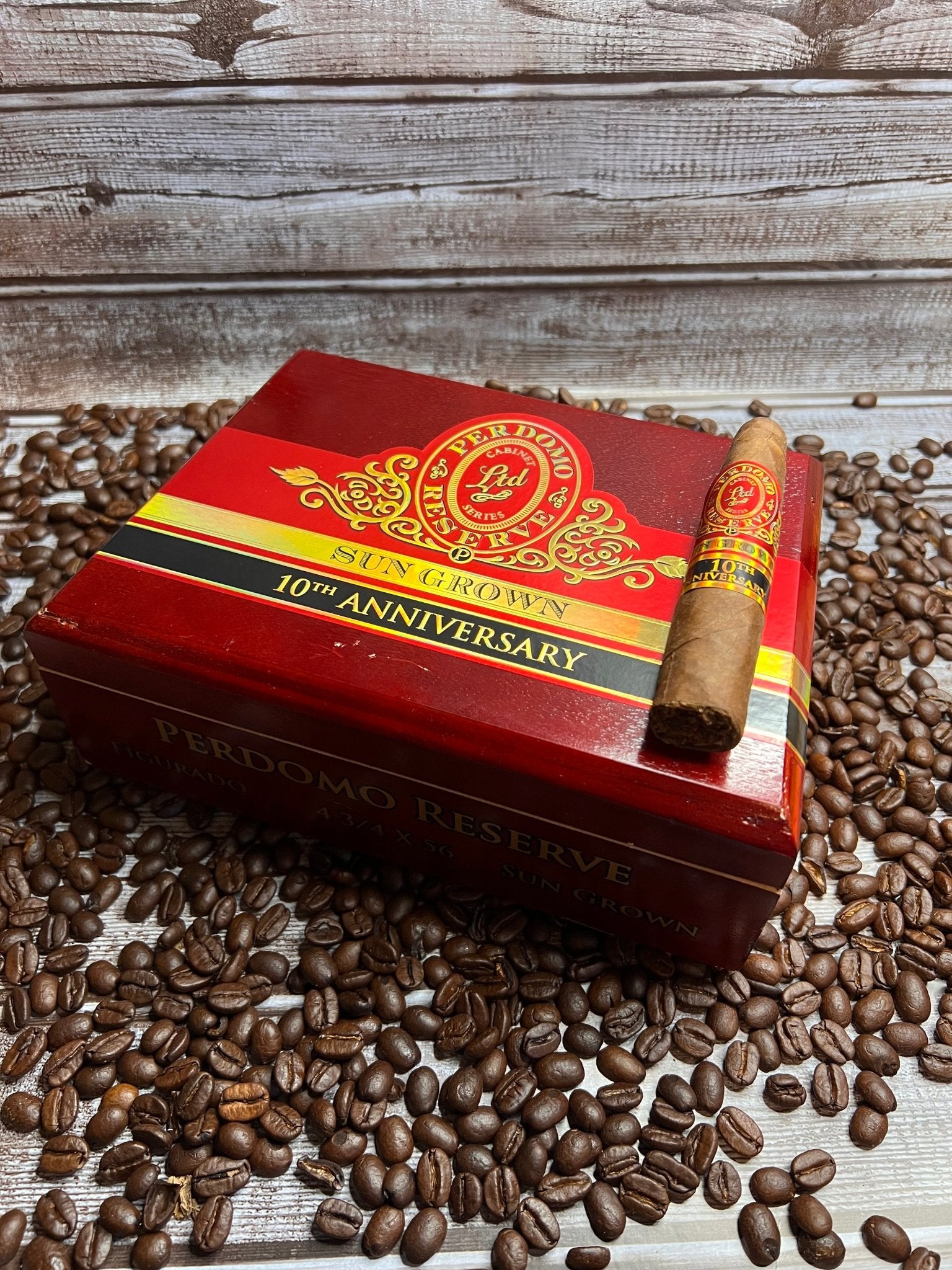 Perdomo 10th Anniversary Sungrown Figurado - Cigar 30