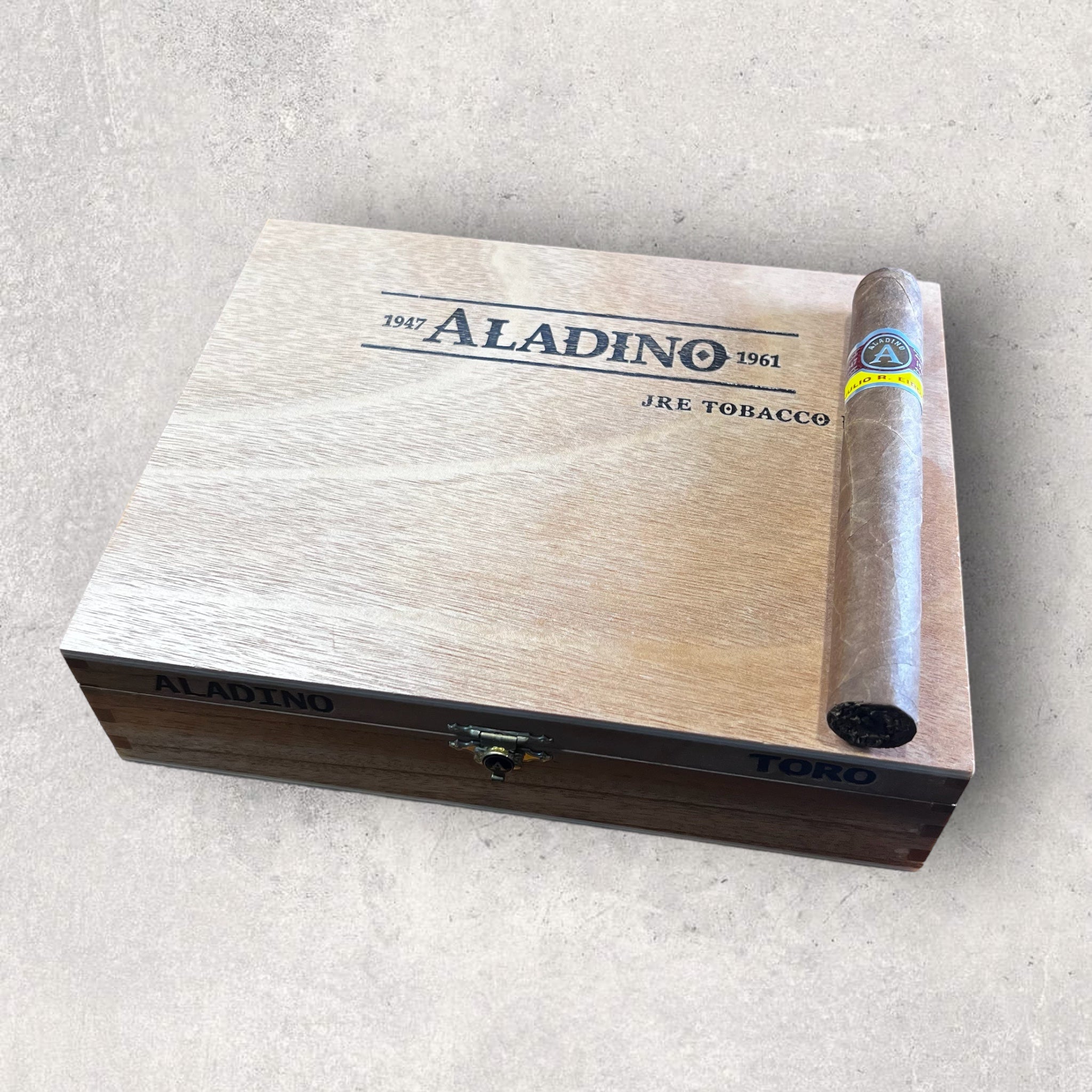 Aladino Corojo Toro - Cigar 30